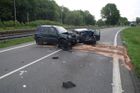 Čelní srážka aut blokovala tah na Slovensko, 2 zranění