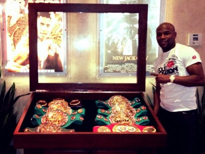 Floyd Mayweather se svými tituly