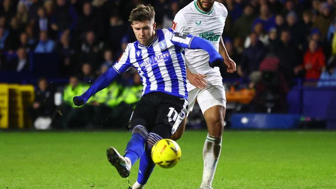 Josh Windass ze Sheffieldu Wednesday se na Nový rok blýskl náramnou trefou.