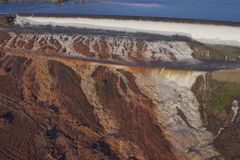 Hrozí protržení nejvyšší přehrady v USA. Úřady nařídily evakuovat na 200 tisíc lidí