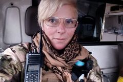 Rusko propustilo ukrajinskou zdravotnici, která natáčela utrpení v Mariupolu