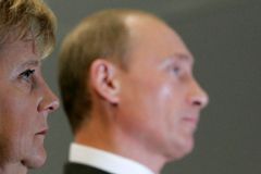 Ruská propaganda chce rozvrátit Německo, varují tajné služby. A otřást důvěrou v kancléřku