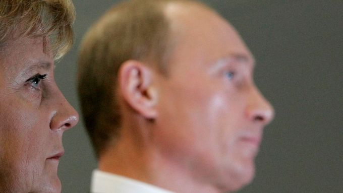 Rozhovor Angely Merkelové a Vladimira Putina v hotelu v Brisbane byl podle zdrojů z blízkosti německé kancléřky příšerný.