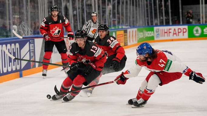 Matt Barzal a Michal Jordán v semifinále MS 2022 Česko - Kanada