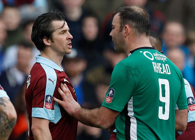 Matt Rhead v zápase proti Burnley v pátém kole FA Cupu