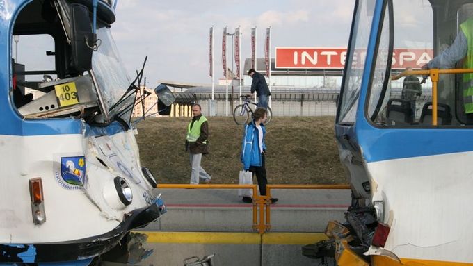 Na sídlišti v Ostravě se čelně srazily tramvaje