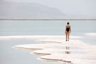 Míst s přístupem k jezeru v posledních 40 letech výrazně ubylo. Stejně jako vody - od 60. let se Mrtvé moře o třetinu zmenšilo.
