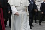 A papež si, jak je u něj zvykem, přivezl do Assisi dobrou náladu...