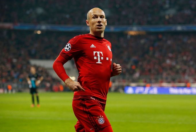 Arjen Robben celebrates after scoring the fourth goal for Bayern Munich