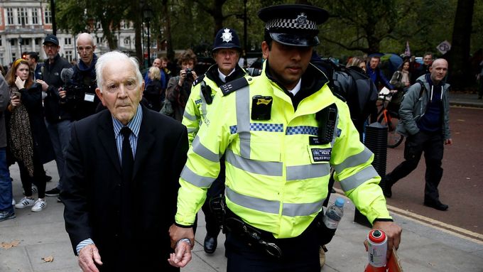 Policie v Londýně zatkla jednoho z protestujících na demonstraci Extinction Rebellion.