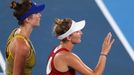 Markéta Vondroušová a Elina Svitolinová po semifinále OH 2020