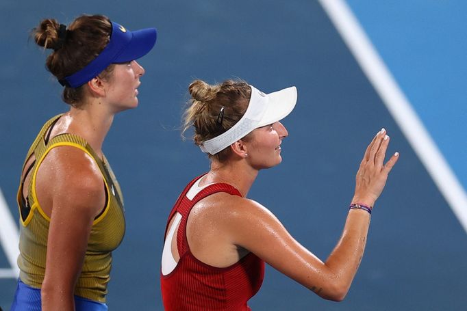 Markéta Vondroušová a Elina Svitolinová po semifinále OH 2020