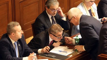 ŽIVĚ: Babišova vláda důvěru nezískala. Podívejte se na reakce poslanců