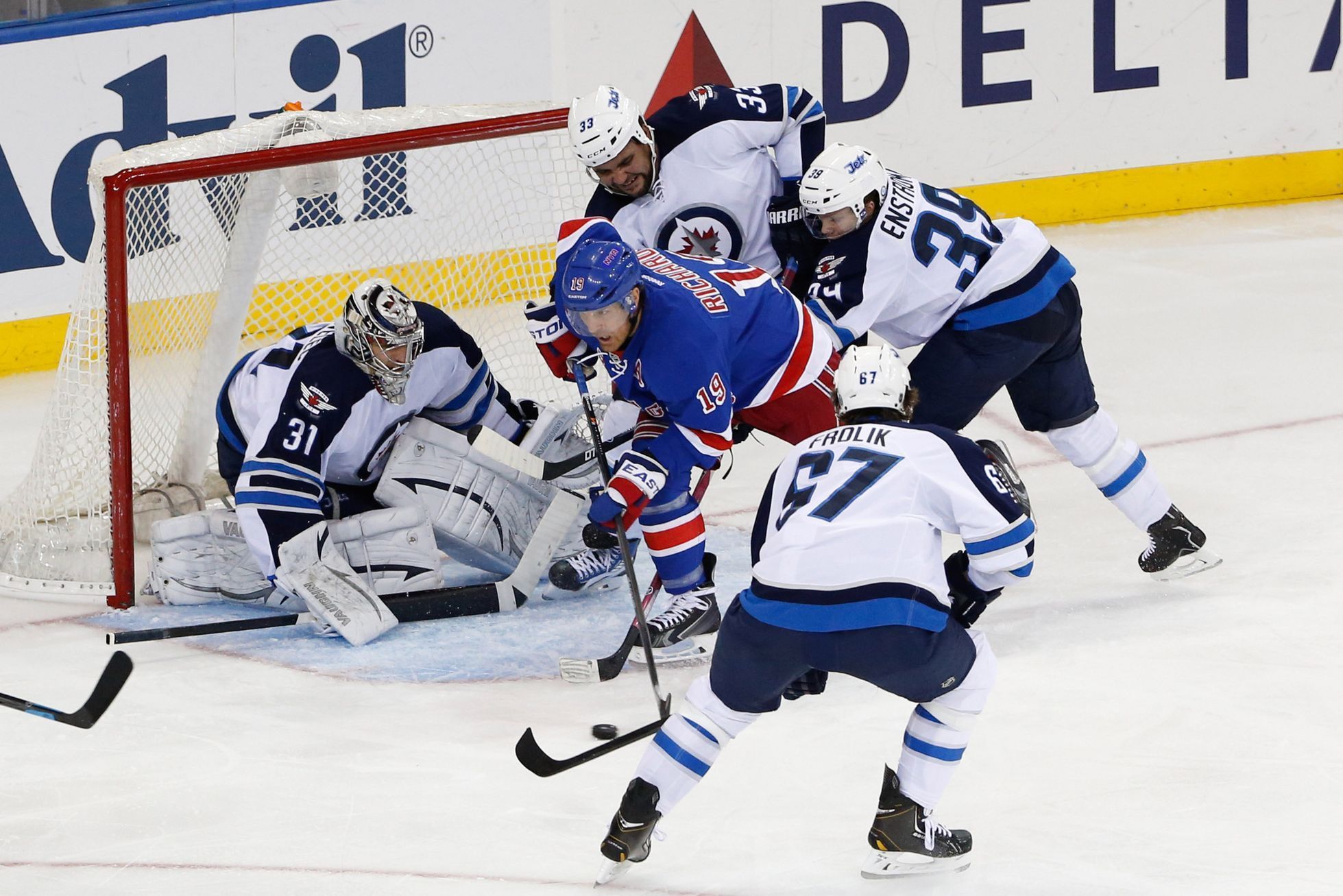 Zápas NHL NY Rangers - Winnipeg (Pavelec v akci)