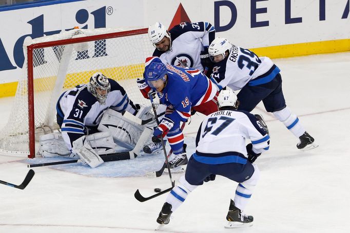 Zápas NHL NY Rangers - Winnipeg (Pavelec v akci)