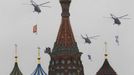 Russian service helicopters carrying military insignia fly over St.Basils Cathedral during the Victory Parade on Moscow's Red Square May 9, 2012. Russia celebrates the 67th anniversary of victory over Nazi Germany on Wednesday. REUTERS/Sergei Karpukhin (RUSSIA - Tags: POLITICS ANNIVERSARY SOCIETY) Published: Kvě. 9, 2012, 9:30 dop.