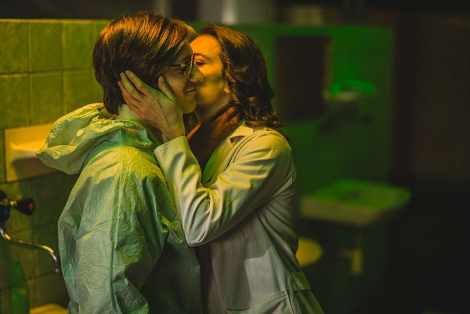 Filip František Červenka jako Slávek a Gabriela Marcinková v roli Petry.