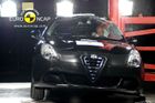 Také Alfa Romeo Giulietta obstála při nárazu na kůl