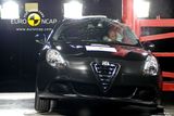 Také Alfa Romeo Giulietta obstála při nárazu na kůl