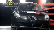 Také Alfa Romeo Giulietta obstála při nárazu na kůl