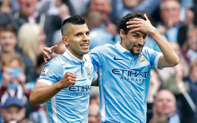 Sergio Agüero a Jesus Navas (Manchester City)