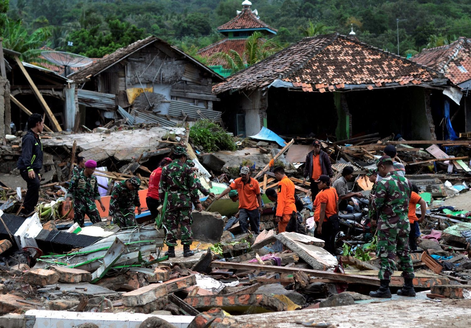 Indonésie tsunami po výbuchu sopky Krakatoa prosinec 2018