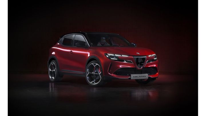 Existuje zpackanější premiéra? Alfa Romeo přejmenovala novinku a těší se obří reklamě