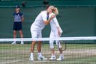 Další wimbledonská pohádka Siniakové na spadnutí. Parťák ji udivil milými gesty