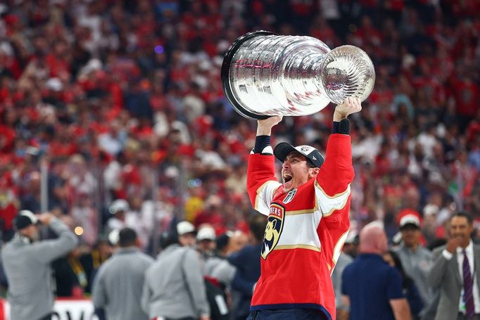Útočník Floridy Tomáš Nosek slaví zisk Stanley Cupu.