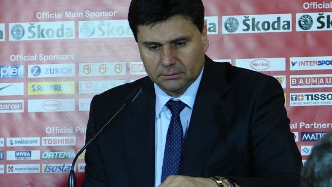 Vladimír Růžička na tiskové konferenci po zápase se Slovenskem.