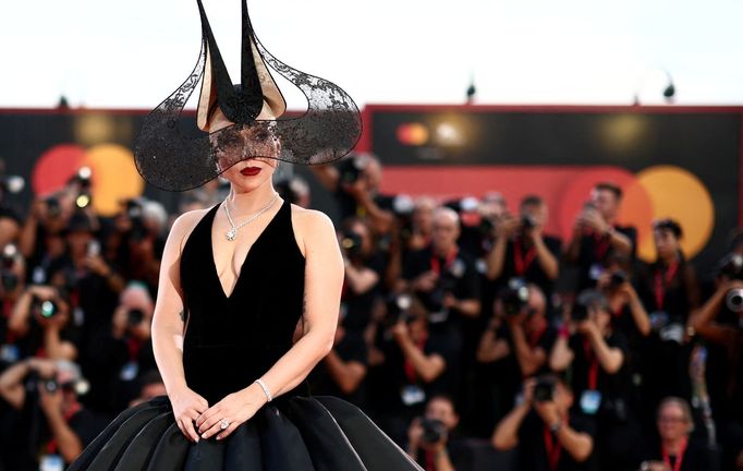 Zpěvačka a herečka Lady Gaga na benátském festivalu.