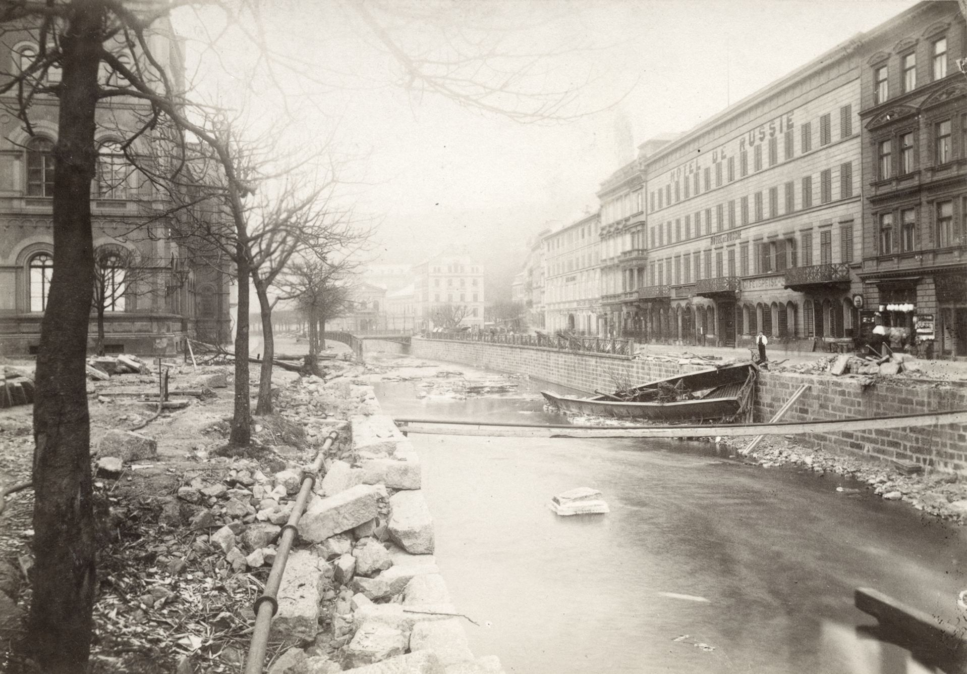 Jednorázové užití / Fotogalerie / Před 130 lety Karlovy Vary devastovala povodeň, která stála život i slavného starostu