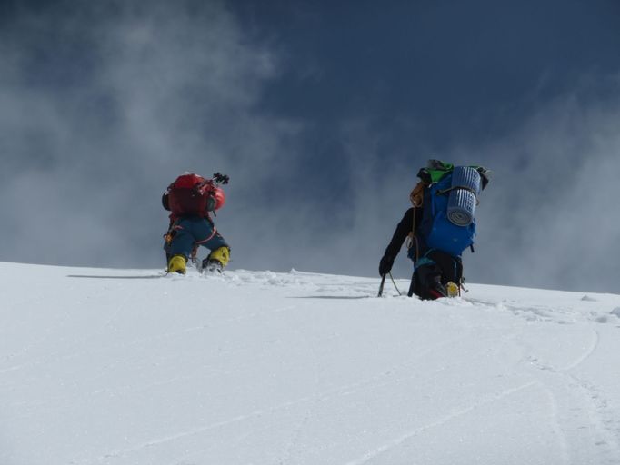 Karolína Grohová a Marek Disman při výpravě na Gasherbrum II (2021)