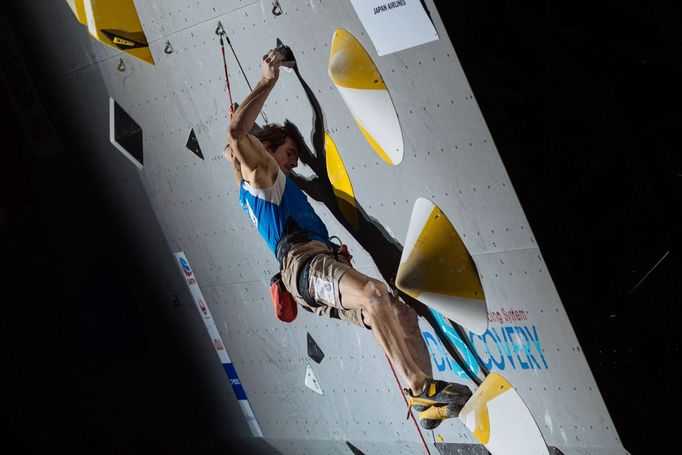 Adam Ondra ve finále MS v lezení na obtížnost.