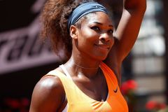 ŽIVĚ Serena Williamsová vs. Šarapovová 6:4, 6:4. Američanka slaví