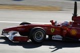Fernando Alonso testuje Ferrari na okruhu ve Valencii