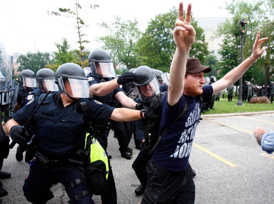 Summit G20 v Torontu provázejí násilnosti