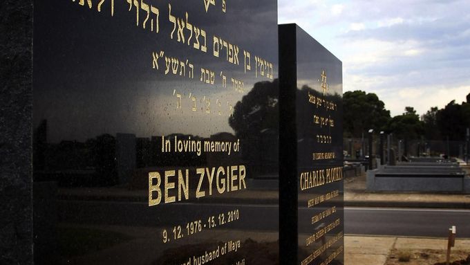 Hrob Bena Zygiera alias vězně X na židovském hřbitově v Melbourne.