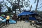 Záchranné práce pokračují. Tajfun Rai na Filipínách zabil přes 200 lidí