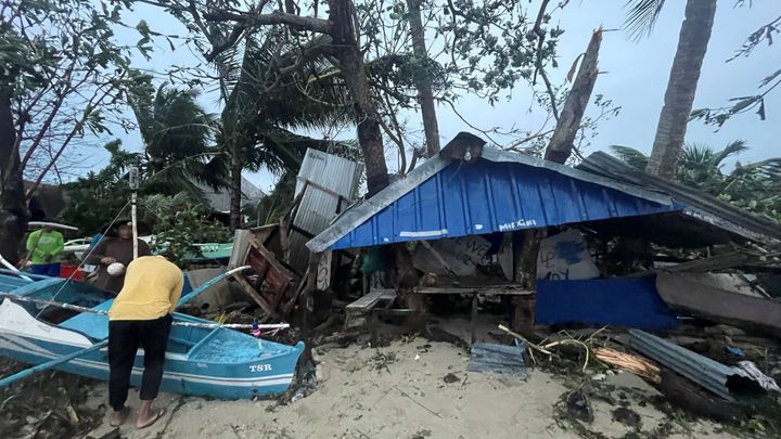 Záchranné práce pokračují. Tajfun Rai na Filipínách zabil přes 200 lidí; Zdroj foto: Reuters
