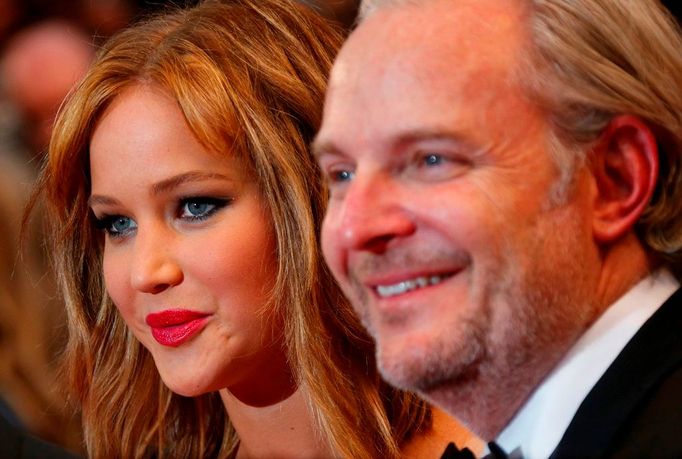 Jennifer Lawrence (L) and director Francis Lawrence