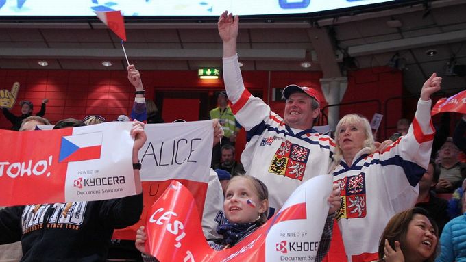 Mnoho českých fanoušků si na šampionát do Švédska nemůže dovolit cestovat. Je to pro ně příliš nákladné