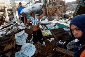 Zkáza obrazem: Tak vypadají Filipíny týden od ničivého tajfunu