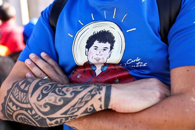 Carlo Acutis přezdívaný "influencer Boží" se stal prvním světcem katolické církve z generace takzvaných mileniálů.