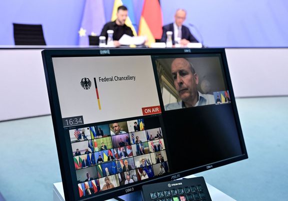 Ukrajinský prezident Volodymyr Zelenskyj a německý kancléř Friedrich Merz se účastní videokonference evropských a světových vůdců o válce na Ukrajině, 13. srpna 2025.
