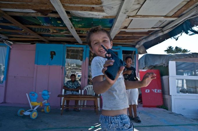 29 Titulek: Gypsy slums of Greece Popis: September 16, 2011, Tavros, Athens/Attica, Greece: Almost 30,000 Gypsies or "Roma" from Albania and Bulgaria enter Greece in the last two years. Since 1998, one thousand Roma have lived in a slum in the Votanicos area, of the Tavros municipality of Athens. Their 600 children aged from infants to 15 years old, live under unhealthy conditions in the garbage strewn township where the Roma survive by stealing or collecting metal garbage to sell. The Roma burn cables to extract the copper inside, which creates a toxic cloud from cancerous dioxines that hangs over their shantytown. While shantytowns are less common in Europe, the growing influx of illegal immigrants have fueled shantytowns in cities commonly used as a points of entry into the EU, including Athens. In October 2013, an unidentified girl, called "Maria," was found in a Greek gypsy camp and could be related to missing child cases. Over 8,000 calls about the girl from all over the world including the U.S. and Canada have been received inquiring about the child. The blond girl, approximately age 4, was found in a Roma gypsy settlement in central Greece. DNA tests proved that she was not related to the 39-year-old man and 40-year-old woman who claimed to be her parents.