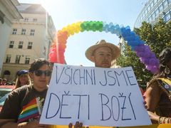 Prague Pride: Homosexuálové jako děti boží? To se katolíkům nebude líbit.