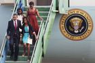 Barack Obama s manželkou Michelle a dcerami Malií a Sashou po příletu do Brazílie.