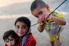 Foto: Děti na útěku, s rodiči prchají před Islámským státem