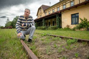 Australan opravuje starou vlakovou stanici Zbiroh. Sní o kulturním centru